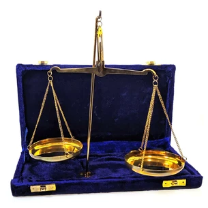 Bronze scales (100 gr.) (25x13x3 cm)