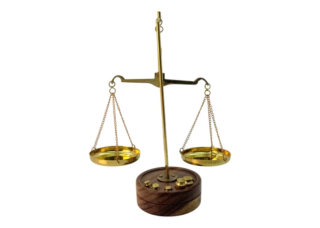Фото 1 - Bronze scales on a wooden stand (20 gr.) (17x6, 5x11 cm)