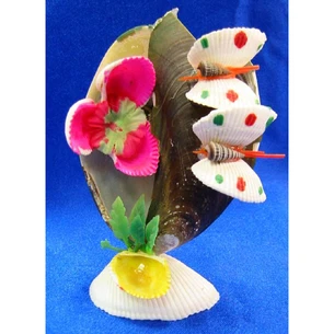 A toy made of shells, a souvenir (11x6x5 cm)