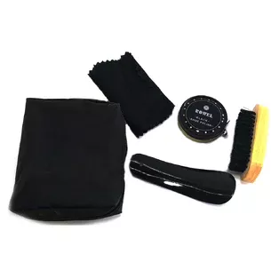 Travel shoe care kit (11x10.5x3.5 cm)