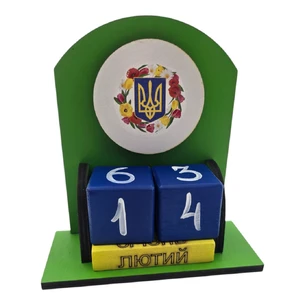 Perpetual calendar Flower Ukraine (155x142x60 mm), with a dark edge painted by hand.
