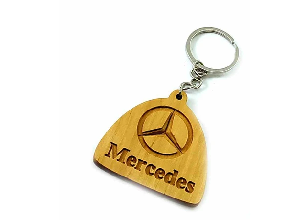 Фото 1 - The Mercedes alder eco-key is covered with oil and beeswax