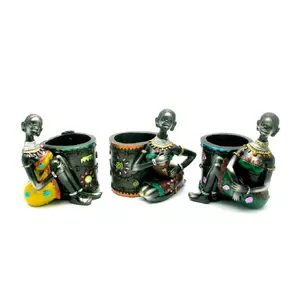 Африканка с корзинкой (12,5х8,5х11 см)