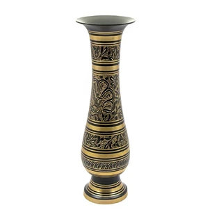Quantity: Black bronze vase (29x9x9 cm)