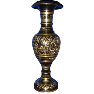 Quantity: Black bronze vase (31x11x11 cm)