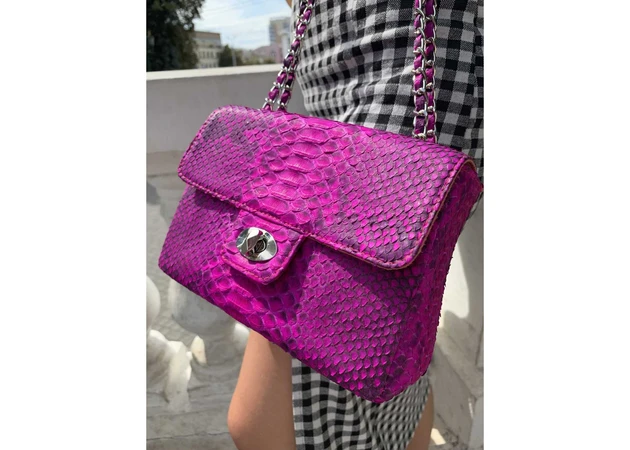 Фото 1 - Pink python skin handbag (20x14x8 cm)