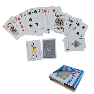Plastic playing cards (9.7x9x2.3 cm)