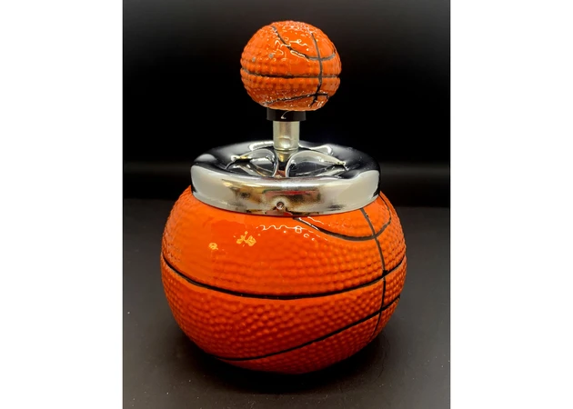 Фото 1 - Ceramic ashtray with lid Basketball ball (13.5x9.5x9.5 cm)