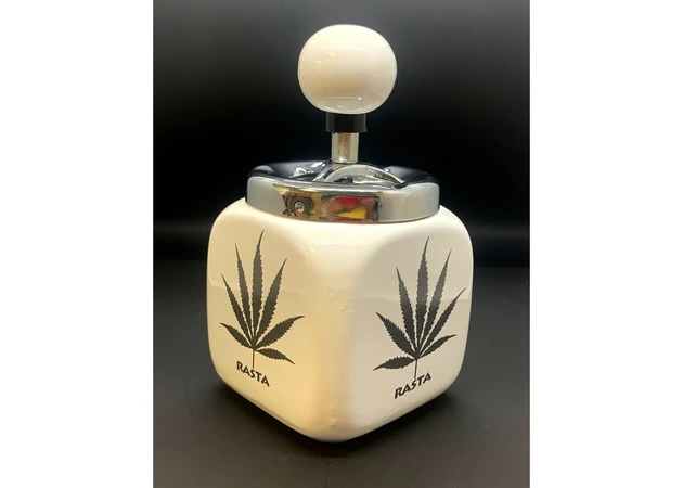 Фото 1 - Hemp leaf (14x8.5x8.5 cm) Ceramic ashtray with lid