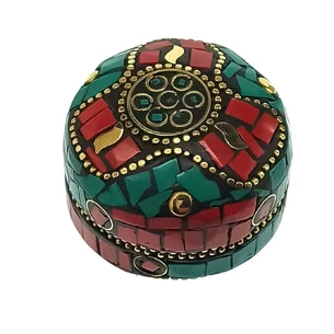 Шкатулка металлическая с кораллами и бирюзой (d-4.5 см h-2 см)