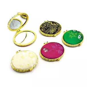 Oval cosmetic mirror with embroidery (8x7 cm)