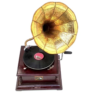 Gramophone Antique working, 78-speed (square, wood) (58x37x37 cm)
