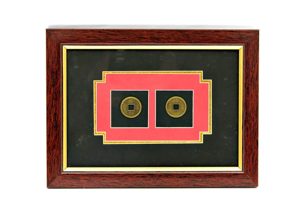Фото 1 - Painting 2 coins (23.5x17.5x1 cm)