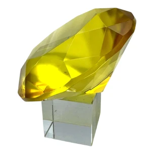 Crystal yellow crystal on a stand (9.8x6 cm)