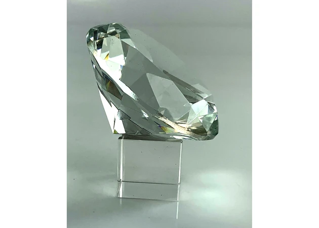 Фото 1 - Crystal crystal on a stand Diamond (10 cm)