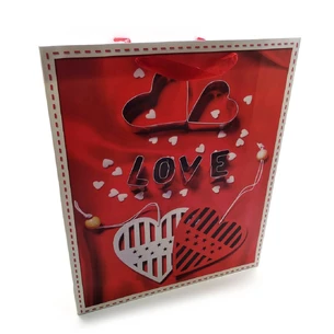 Пакет подарочный бумажный Love (26х32х10 см)