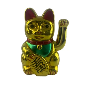 REDUCTION Cat Maneki-neko machete paw plastic (180 mm x 130 mm x 90 mm)