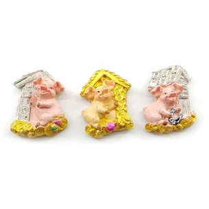 Refrigerator magnet Pig in the house (24 pcs/pack) (5.5x4.5x1.5 cm)