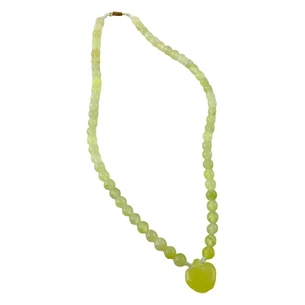 Jade necklace with Apple pendant (22.5 cm)