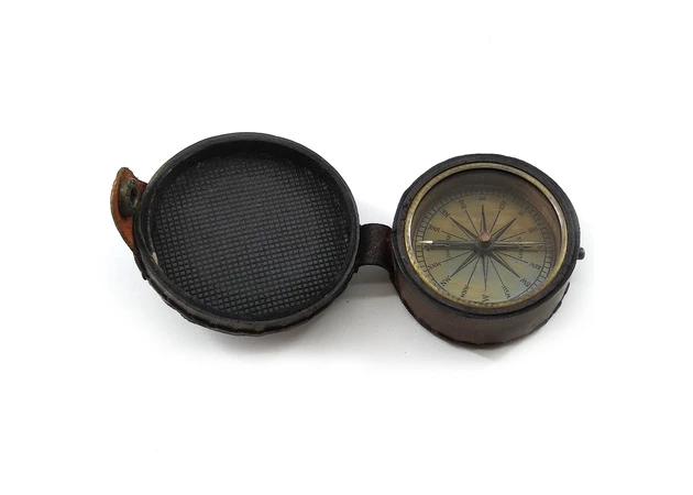 Фото 1 - Compass in leather bronze Dollond London (d-6 cm, h-2.5 cm)
