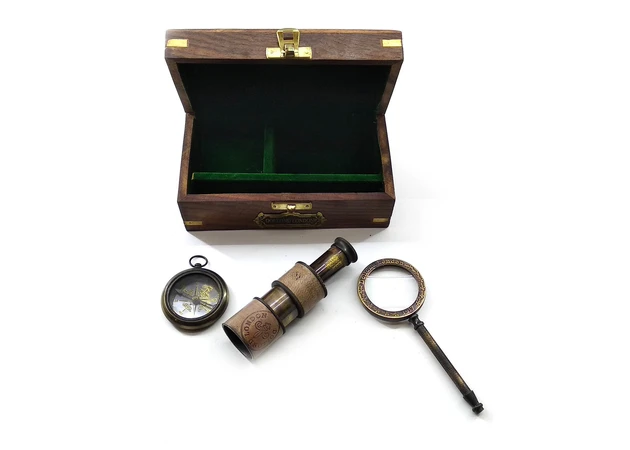 Фото 1 - A magnifying glass with a compass and a spyglass in a wooden case (16.5x9.5x7.5 cm)A