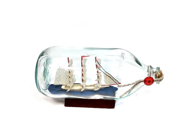 Фото 1 - Model of a sailboat in a bottle (18x9x7 cm)