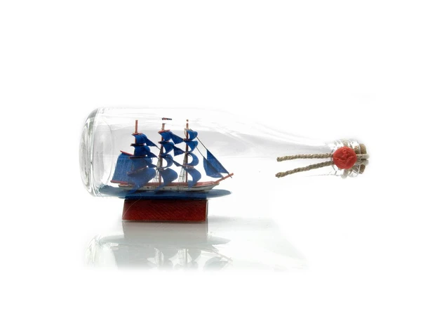 Фото 1 - Model of a sailboat in a bottle (20x8x6.5 cm)