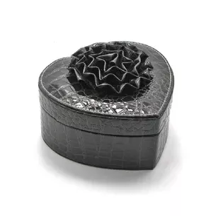 Шкатулка для бижутерии Сердечко черная (17,5х18,5х11 см)
