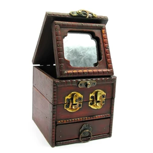 Casket with a mirror (11x10.5x11 cm)