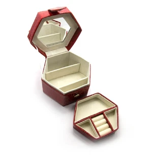 Box for decorated hexagonal crocodile leather (13x14.5x10 cm)