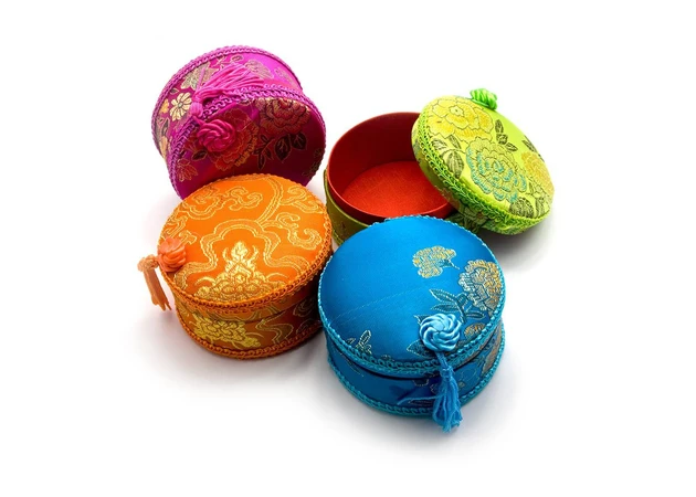 Фото 1 - Round casket with embroidery (d-10, h-6 cm)
