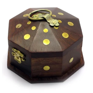 Octagonal rosewood casket (10.5x10.5x6cm)