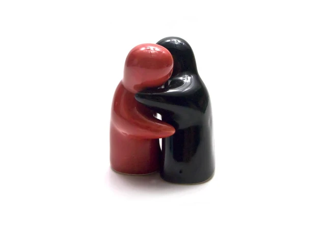 Фото 1 - Salt shaker with horsetail Hugs red and black (8x6x5 cm)