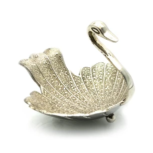 Swan chrome dresser (13.5x16.5x17.5 cm)