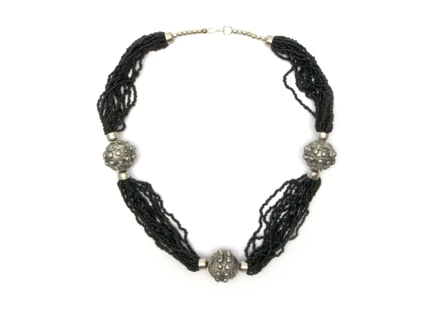 Фото 1 - Beads made of beads and metal Black (35 cm)