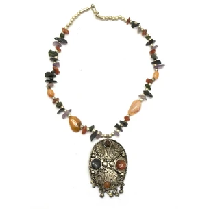 Necklace with agate stones and Oval pendant