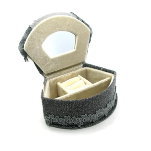 Jewelry box (17.5x12.5x8 cm)