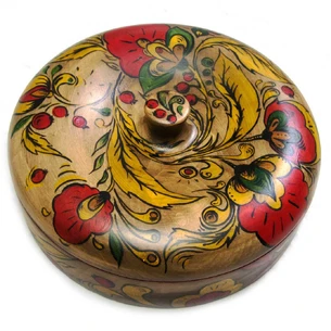 The casket is round, hand-painted, linden (d - 22 cm., H - 9 cm.)