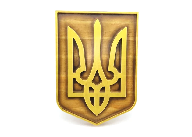 Фото 1 - Panel of the Coat of Arms of Ukraine (29*20.5*2.4 cm), made of natural wood, carved, covered with patina, varnish, gold enamel