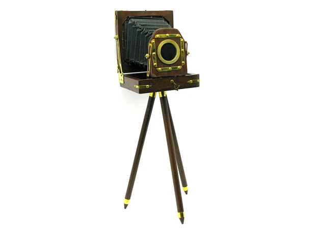 Фото 1 - A souvenir camera on a tripod