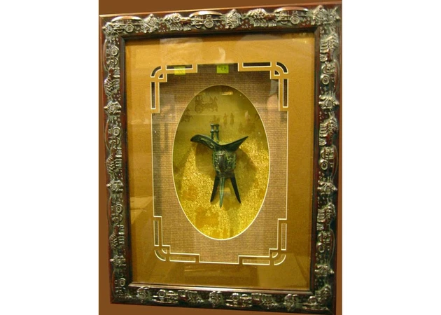 Фото 1 - Painting with a bronze figure (50*65)
