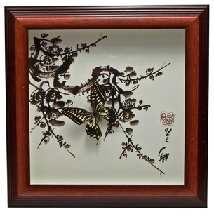 Бабочки в рамке (30х30х3 см)