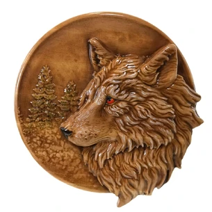 Carved wolf panel, (27×29×2.5 cm) solid wood, covered with patina, enamels and varnish.