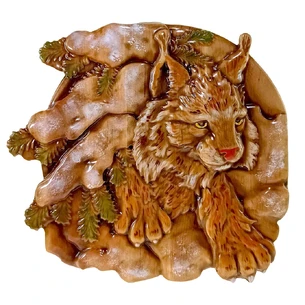 Lynx panel (31×29×2.4 cm) made of natural wood, carved, covered with patina, enamels and varnish.