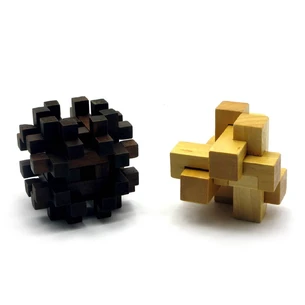 Wooden puzzle (7x7x7 cm)