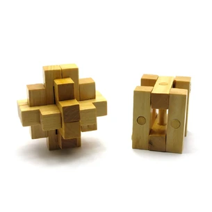 Wooden puzzle (7x7x7 cm)