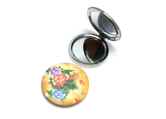 Фото 9 - Romantic-Art round cosmetic mirror (d-6.5 cm)
