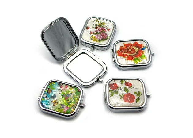 Фото 1 - Mother-of-pearl cosmetic mirror Flowers (7.5x6x1 cm)