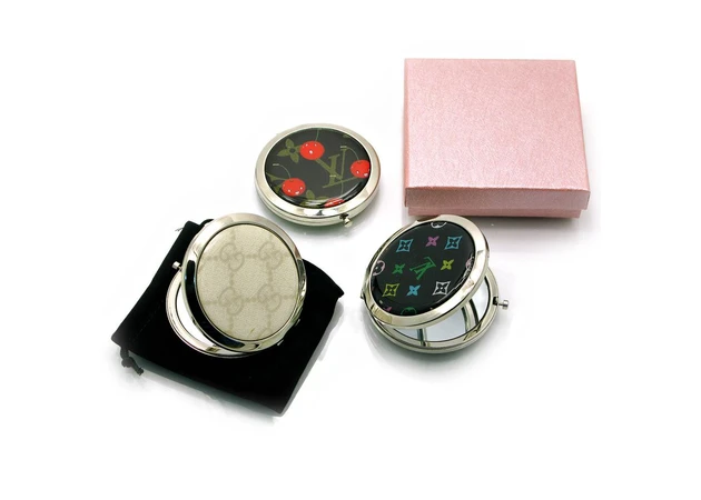 Фото 1 - Cosmetic mirror with a chrome pattern (d-7 cm) (in a box + cover)