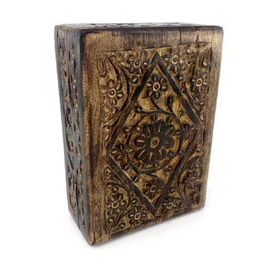 Box made of mango wood (17.8x12.5x6 cm)
